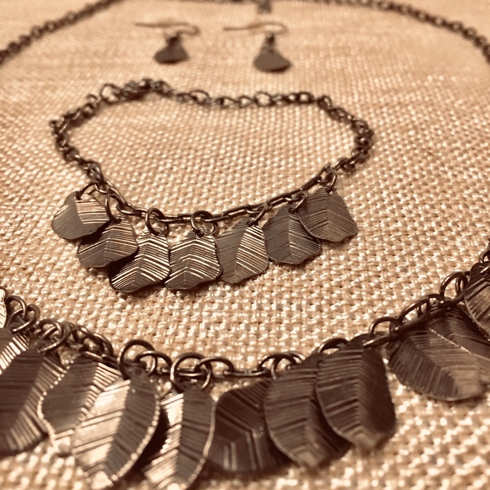 Leaf necklace, earrings and bracelet set.